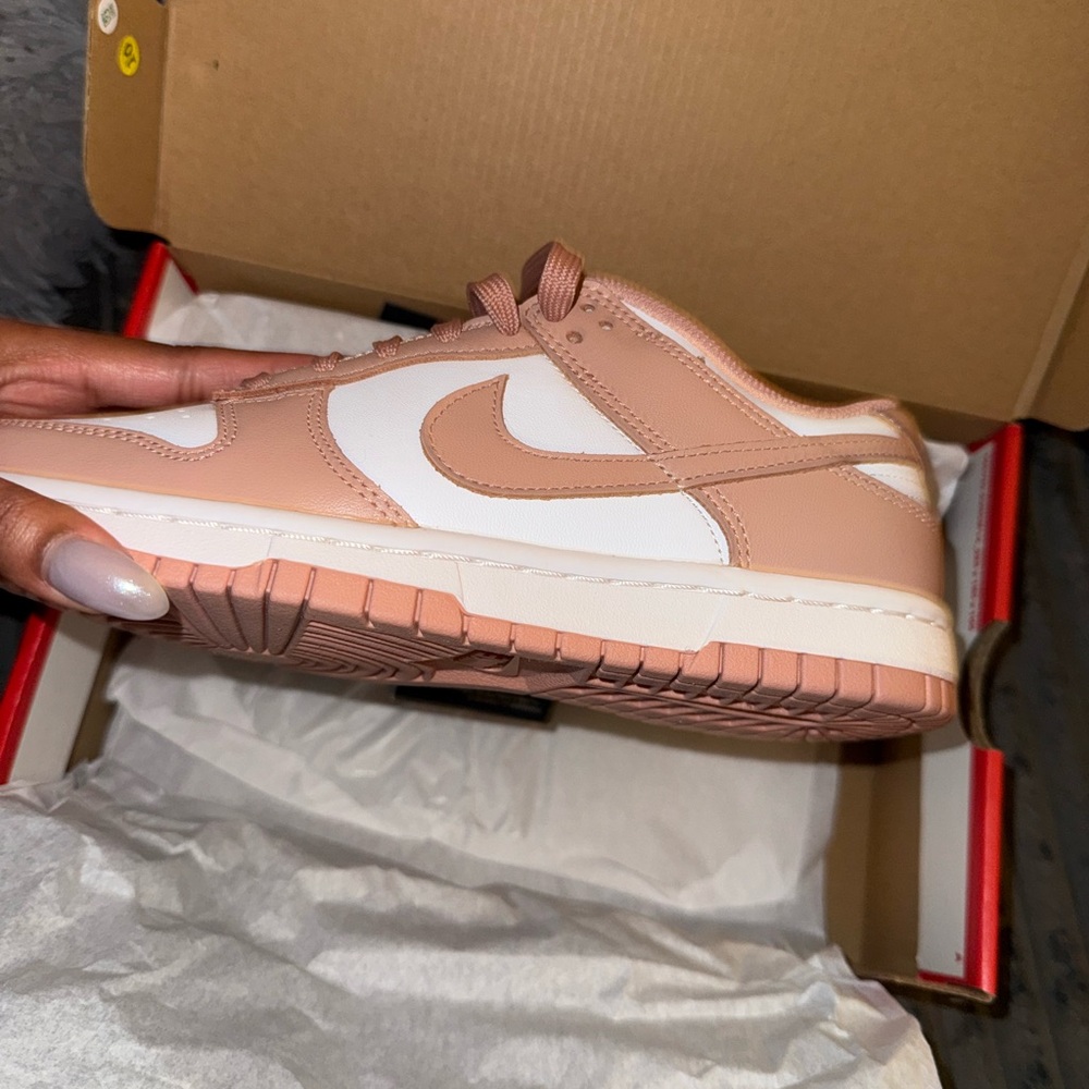 WOMEN'S NIKE DUNK LOW- Rose Whisper